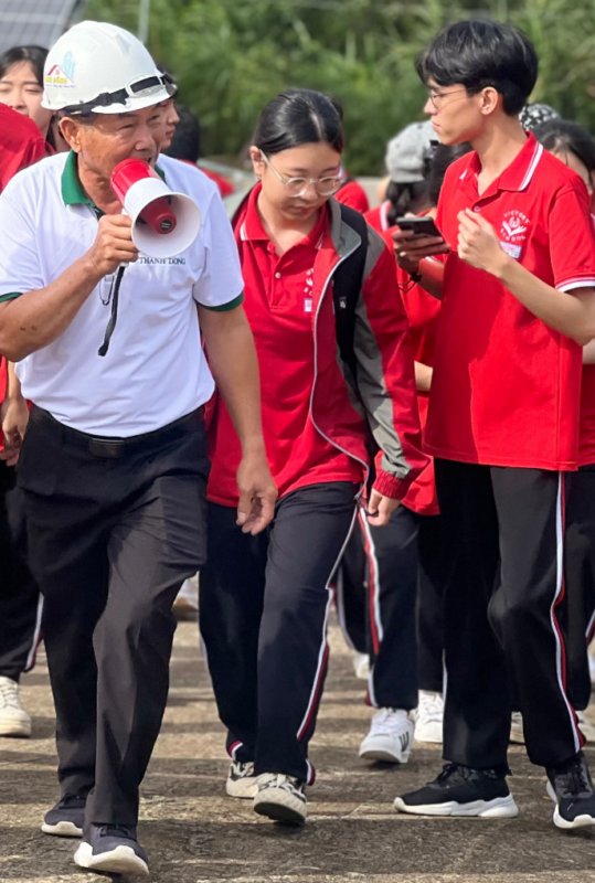 BANG GIA DU LICH TRAI NGHIEM LANG NAM THANH DONG 2